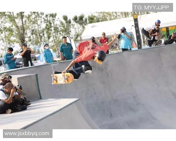 成都极限运动队在滑板精英赛中以69分稳居积分榜首位 成都极限运动队在滑板精英赛中以69分稳居积分榜首位